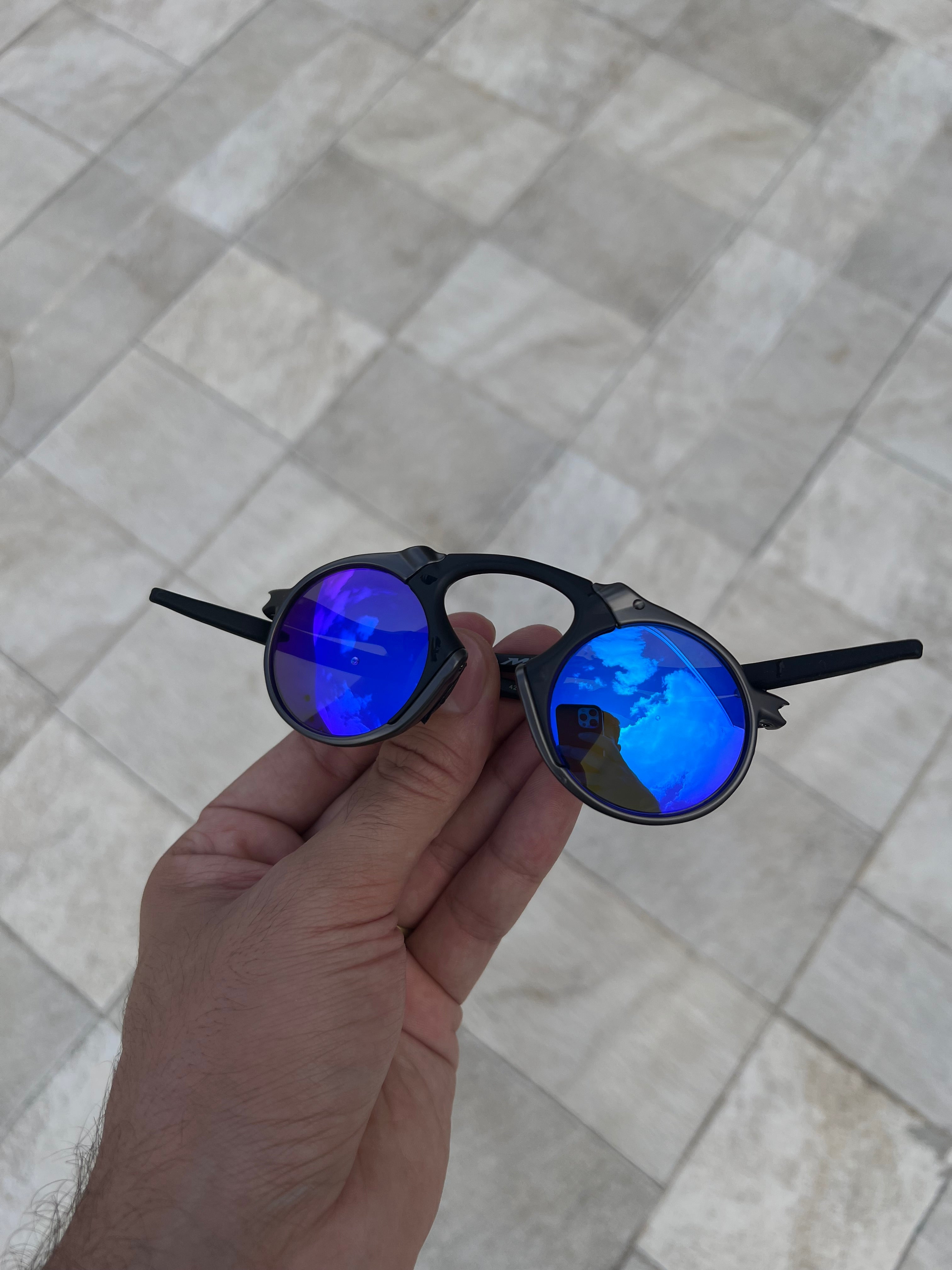 Madman Neon Blue Custom Premium + Estojo (un)