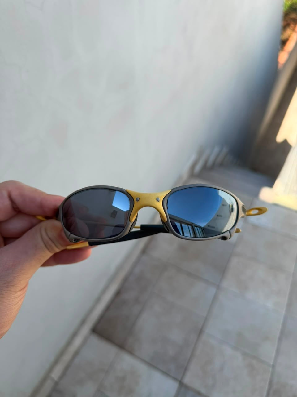 Juliet Corvette X-Metal Black espelhado Linha Ouro