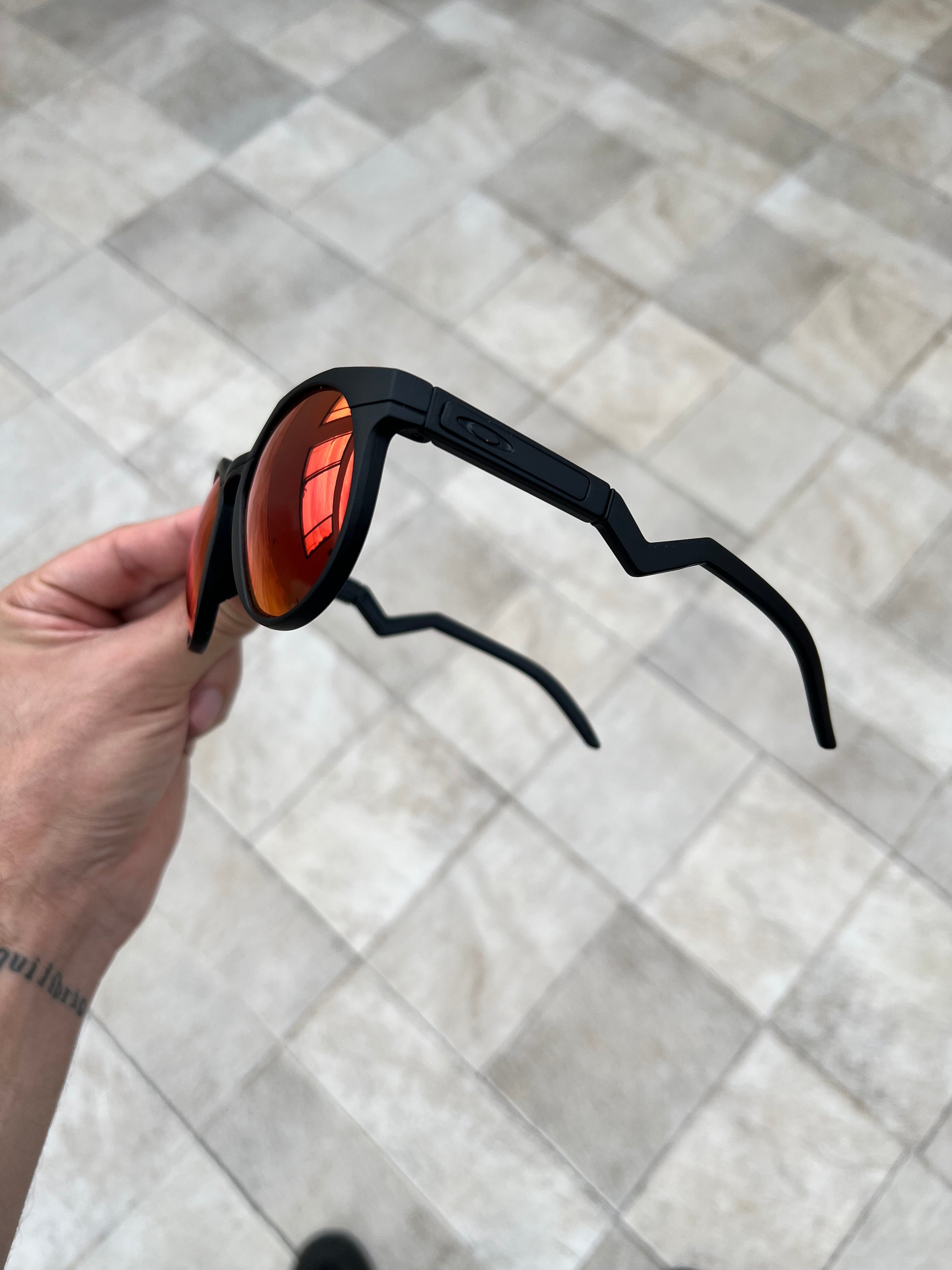 HSTN Carbon Dark Rubi Custom (2x1)
