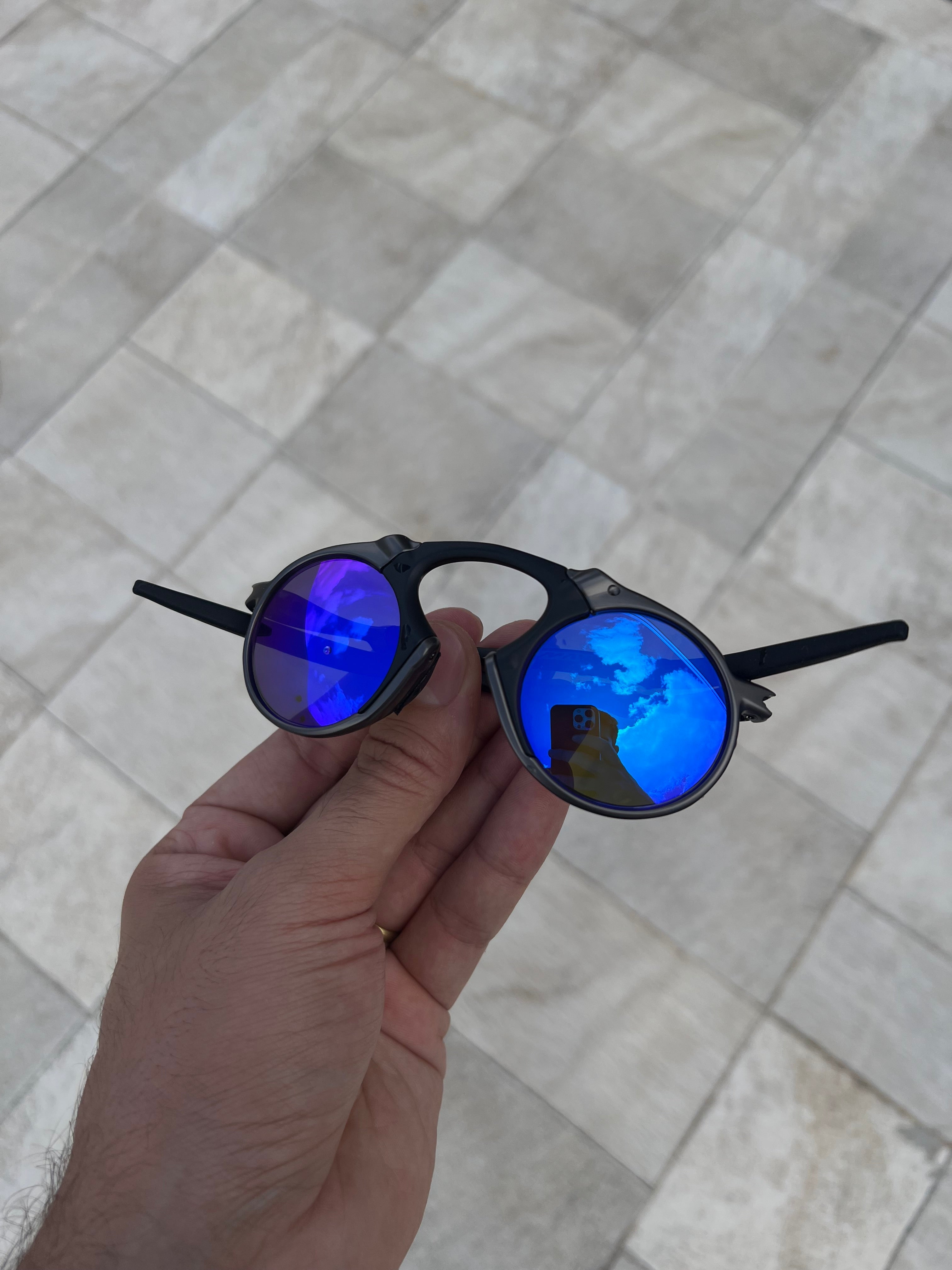 Madman Neon Blue Custom Premium + Estojo (un)