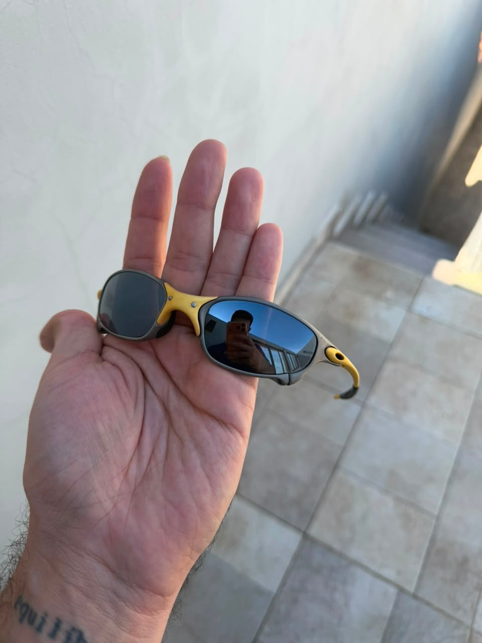 Juliet Corvette X-Metal Black espelhado Linha Ouro