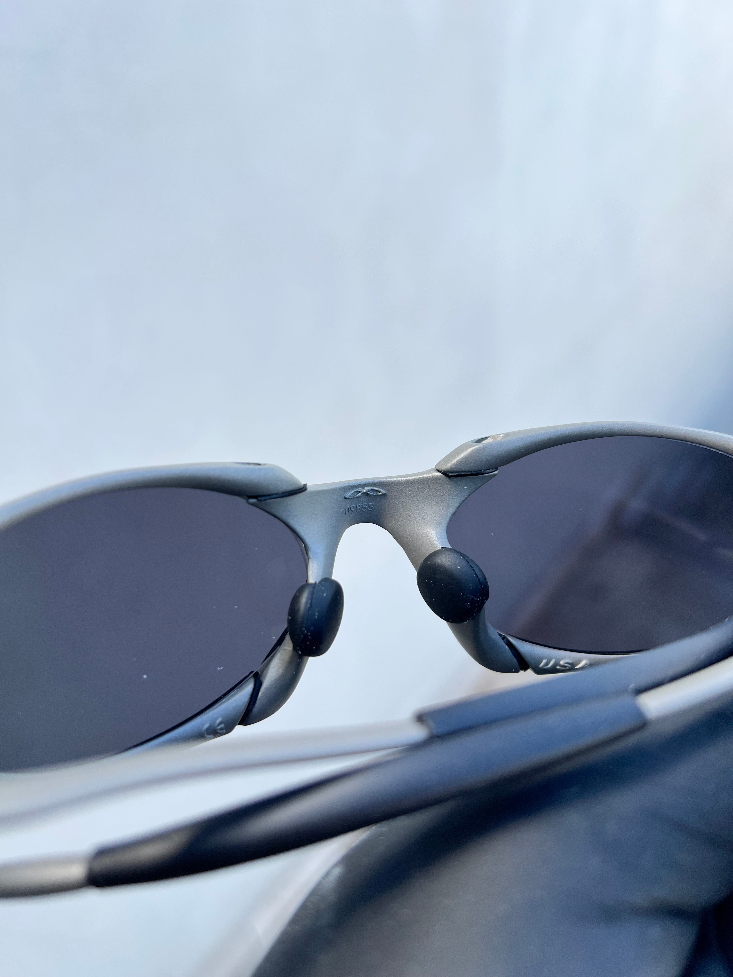 Romeo-1 X-Metal Black espelhado Linha Ouro