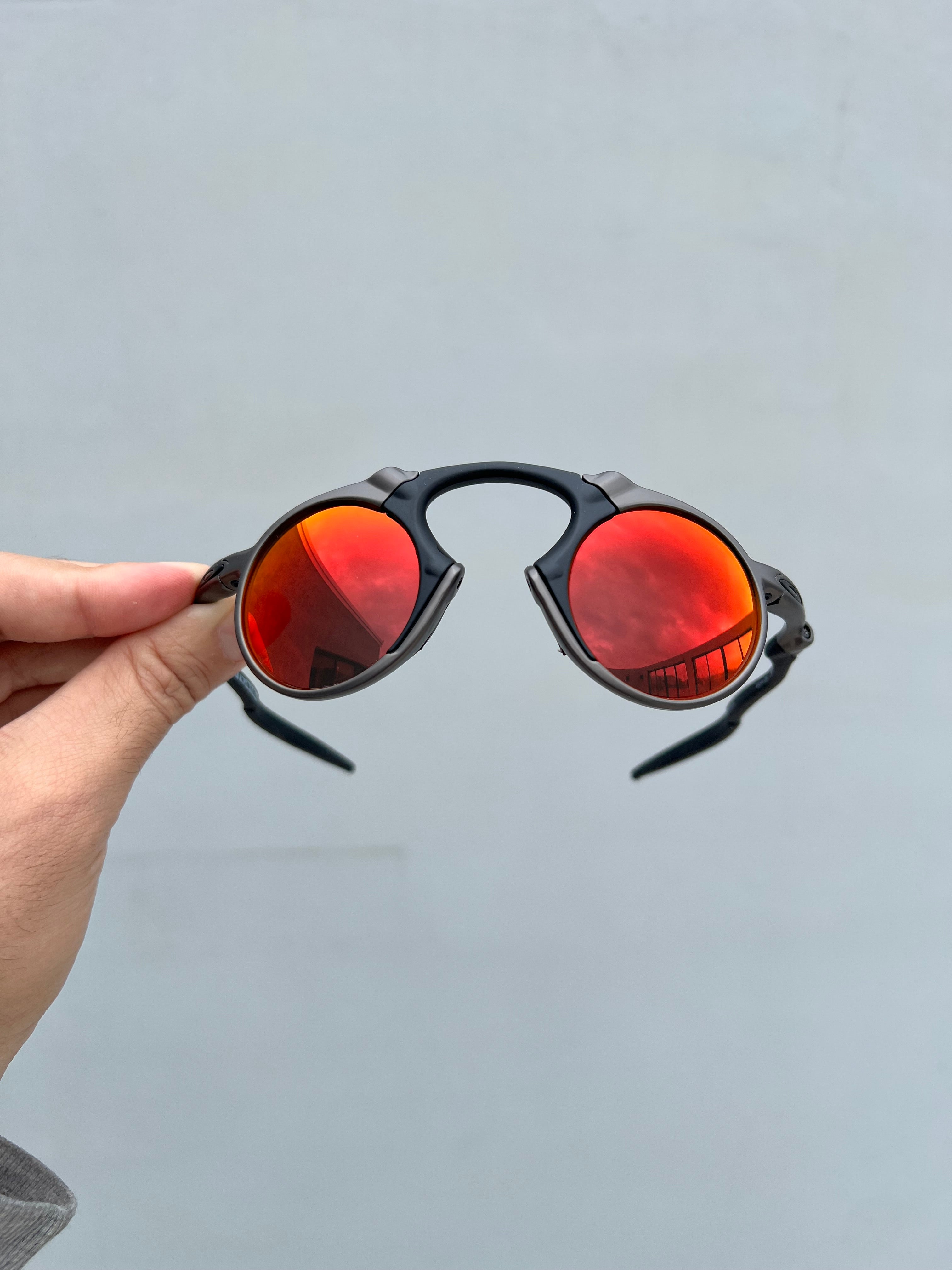 Madman Dark Rubi Custom Premium (2x1)