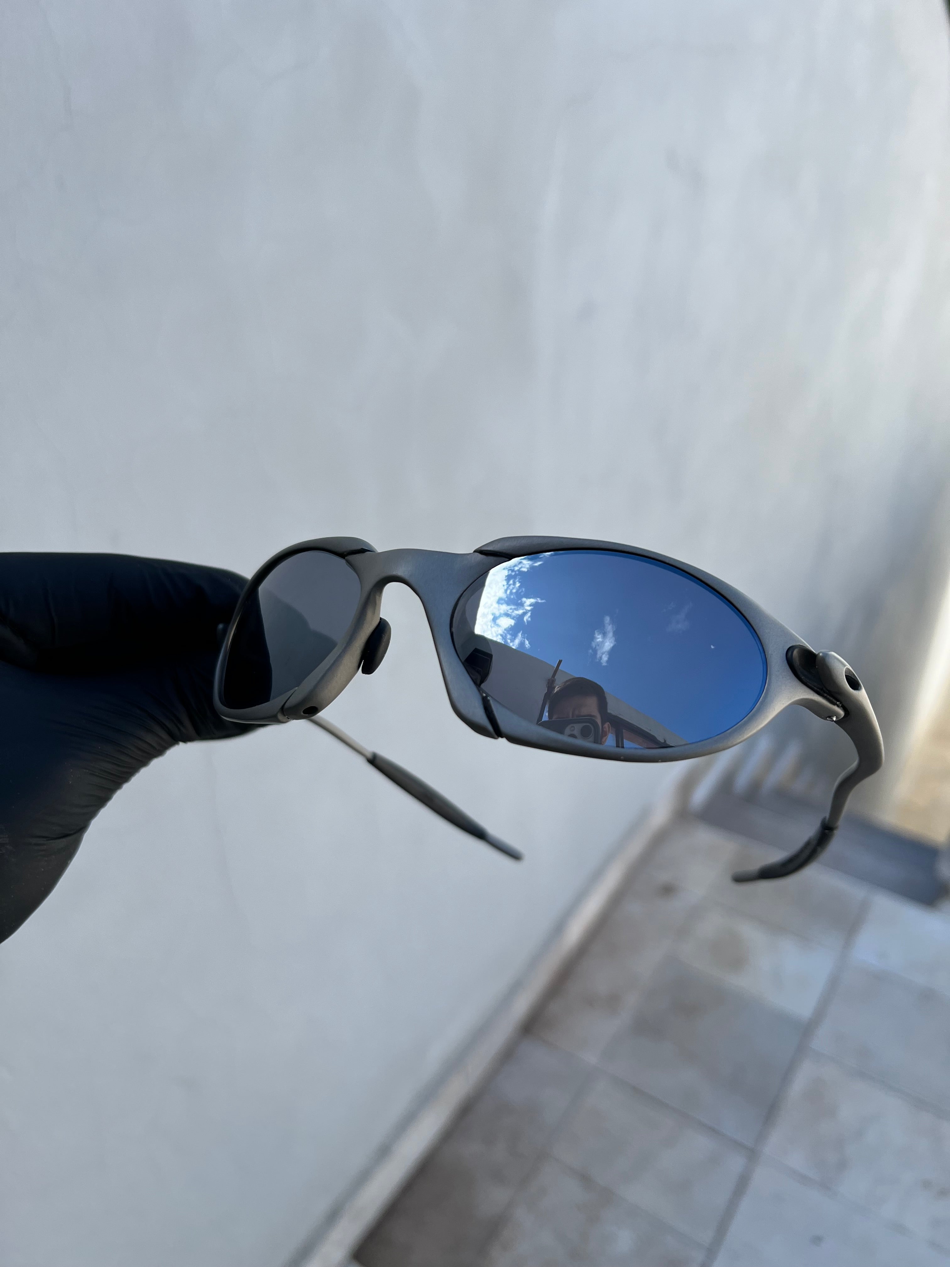Romeo-1 X-Metal Black espelhado Linha Ouro